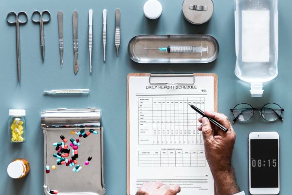 Comparativa de Dispositivos Médicos: Cómo Elegir la Mejor Opción para tu Clínica